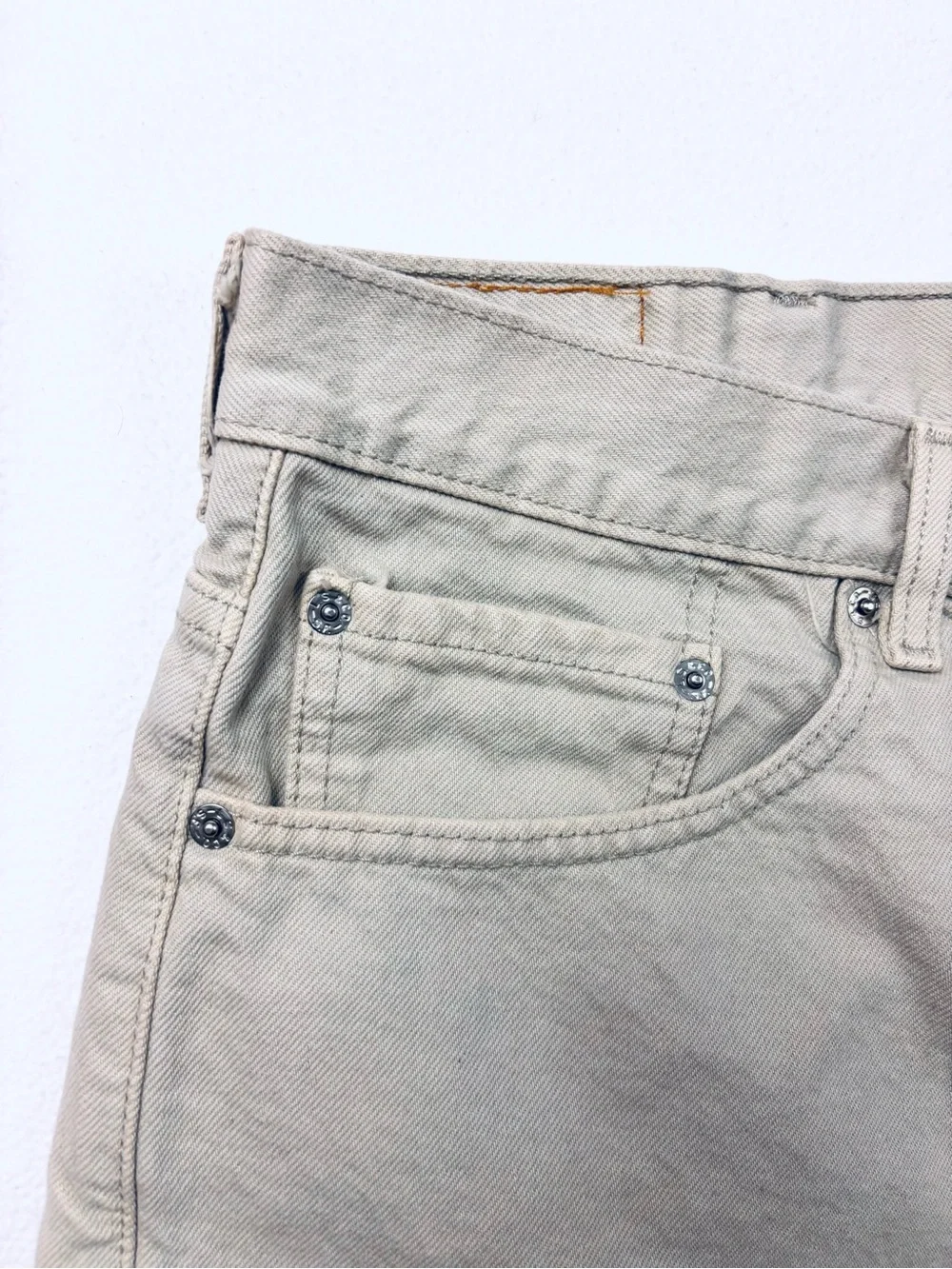Vintage Men's Levi's 550 Light Beige Denim “Jorts” Denim Jeans Shorts Size 42